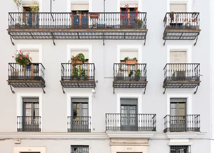 ELEVEN Real de la Carretería, by Homing U